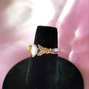 Beautiful Platinum and 18ct yellow gold engagement ring